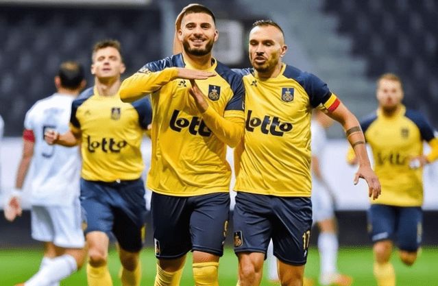 员树立了典 员树立了典